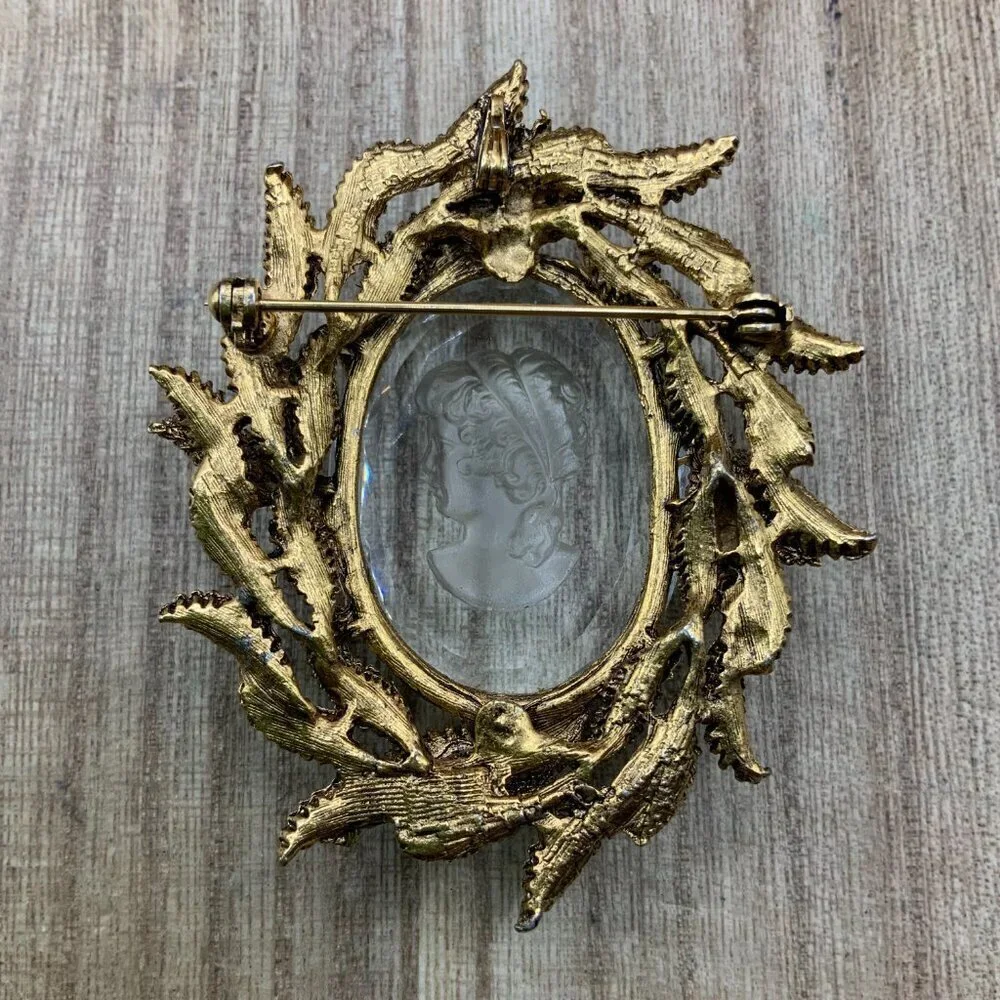 Whiting & Davis Co. Vintage 3D Intaglio Faceted Cameo Crystal Brooch Pendant